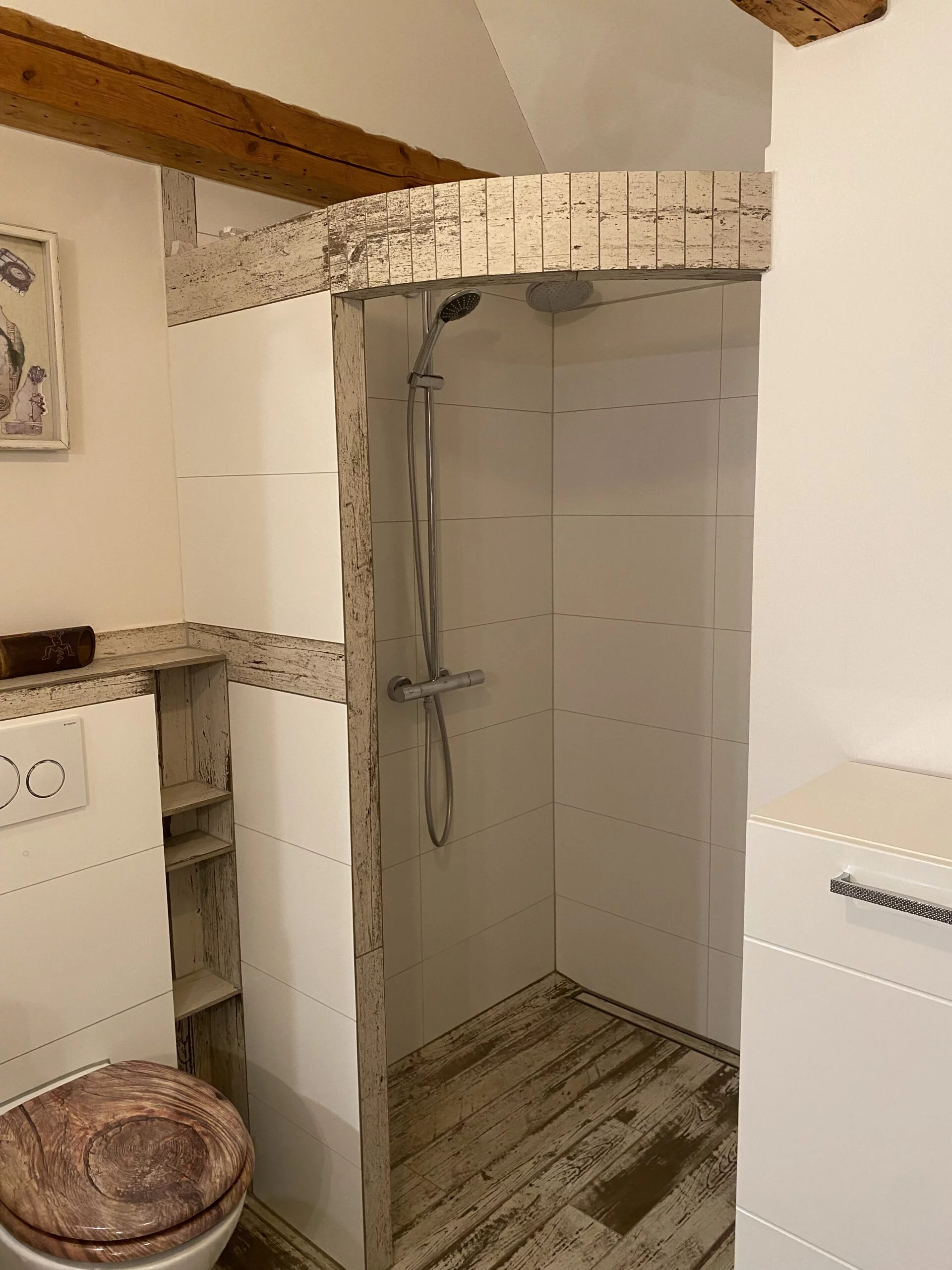 Dusche mit Rundbogen